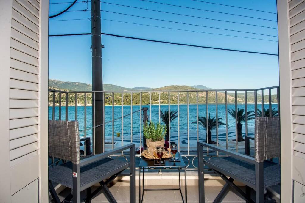 A & B Minimal Suite With Sea View In Argostoli Экстерьер фото