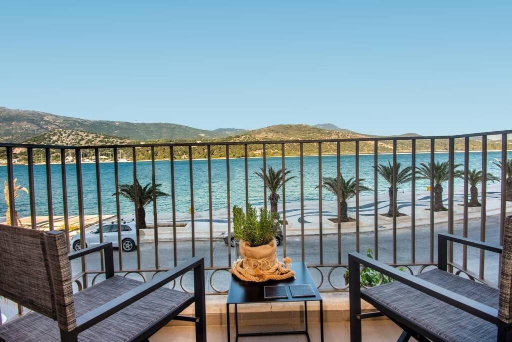 A & B Minimal Suite With Sea View In Argostoli Экстерьер фото