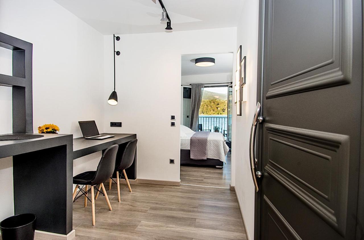 A & B Minimal Suite With Sea View In Argostoli Экстерьер фото