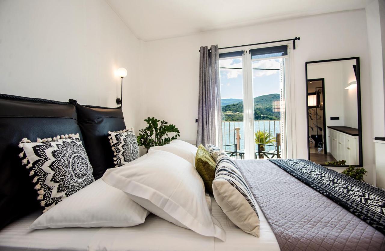 A & B Minimal Suite With Sea View In Argostoli Экстерьер фото