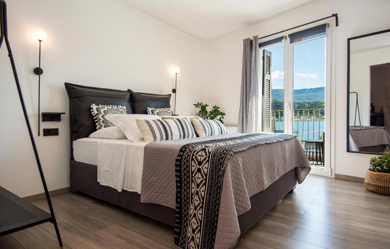 A & B Minimal Suite With Sea View In Argostoli Экстерьер фото