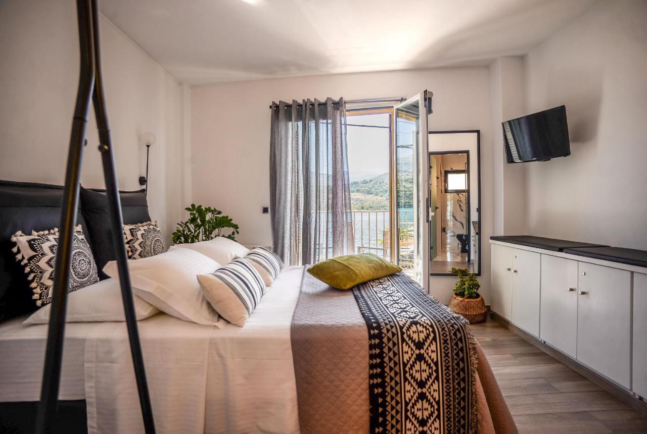 A & B Minimal Suite With Sea View In Argostoli Экстерьер фото