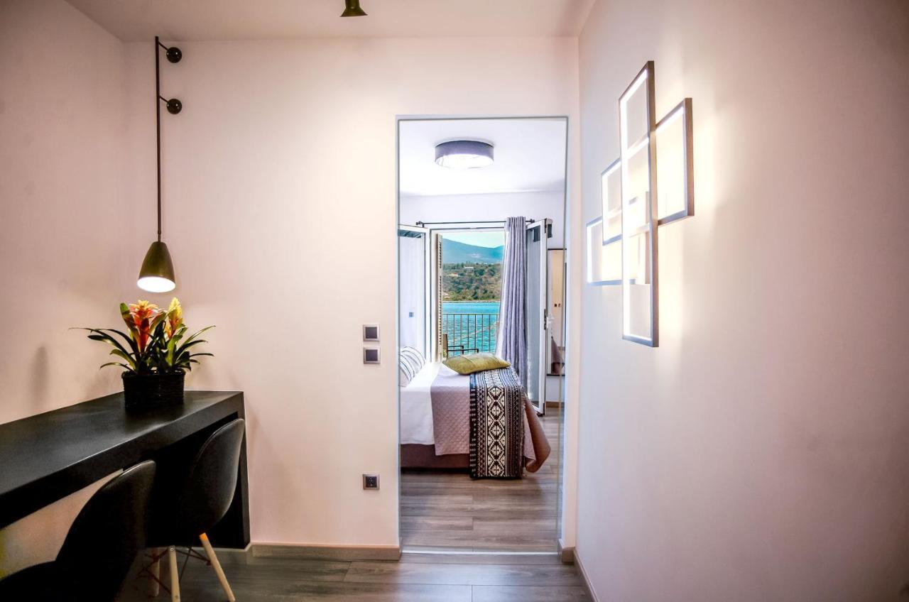 A & B Minimal Suite With Sea View In Argostoli Экстерьер фото